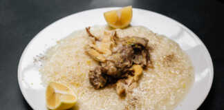 Πώς θα φτιάξετε το τέλειο γαμοπίλαφο Παραδοσιακό Γαμοπίλαφο με κομμάτια ζουμερού κρέατος σερβιρισμένο σε πιατέλα