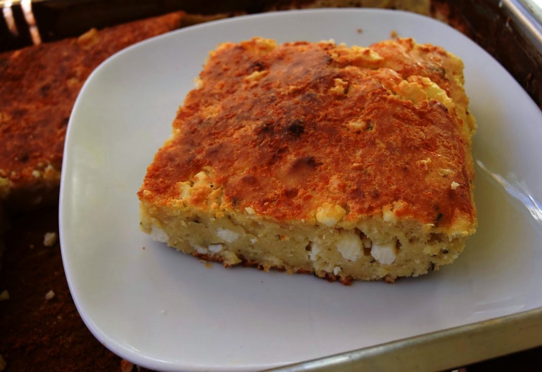 tyropita0 Κοντινό πλάνο στην αφράτη υφή της Τυρόπιτας του Πεντάλεπτου.