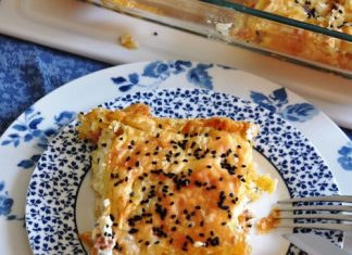 Ζαμπονοτυρόπιτα με μπεσαμέλ