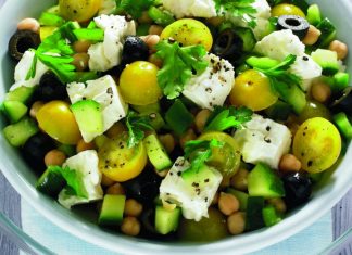 ΚΑΤΑΠΛΗΚΤΙΚΗ ΣΑΛΑΤΑ ΜΕ ΡΕΒΥΘΙΑ