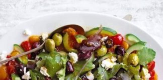 Σαλάτα με Ντοματίνια Μαρούλι και φέτα