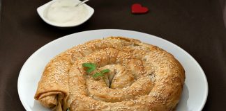 Στριφτόπιτα με Κιμά (Μπουρέκι Βοσνίας)