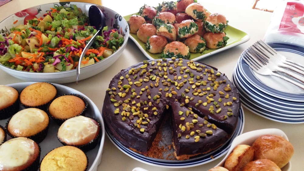 Τούρτα σοκολάτα με φυστίκια αιγίνης1 τούρτα-σοκολάτα με φιστίκια αιγίνης