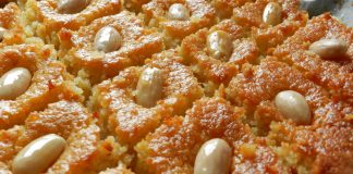 Γλυκό με ταχίνι και σιμιγδάλι