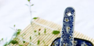 Ζεστή σούπα με κοτόπουλο και καρότο