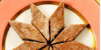 Κέικ Μελιού σε ζάχαρη βανίλιας Κέικ Μελιού σε ζάχαρη βανίλιας