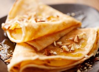 Κρέπες με μέλι και φουντούκια