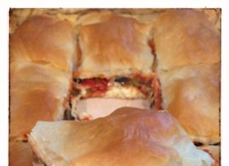 Μελιτζανόπιτα με μπεσαμέλ και φέτα