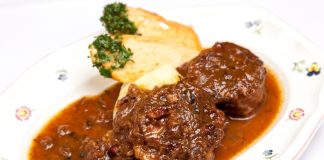 Μοσχαράκι Κοκκινιστό με Μπύρα