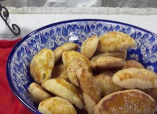 Τυροπιτάκια με ζύμη κορού