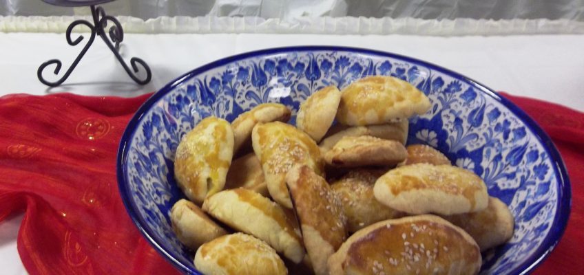 Νοστιμα Αφράτα τυροπιτάκια Τυροπιτάκια με ζύμη κορού