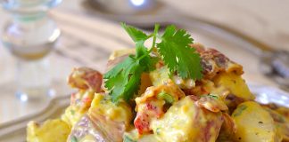 πατατοσαλάτα με μουστάρδα και μπέικον