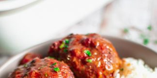 Σουτζουκάκια πικάντικα με ρύζι