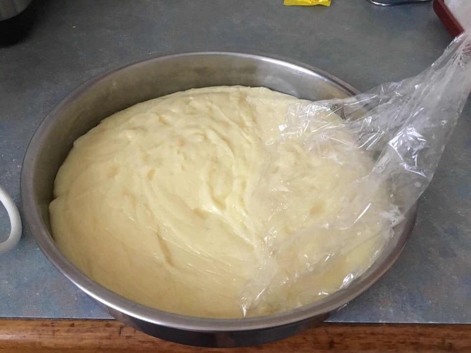 Ενα γλυκό αφράτο με βελουδένια κρέμα