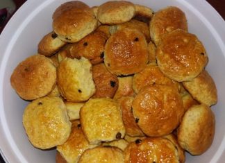 κουλουράκια με σταφίδες