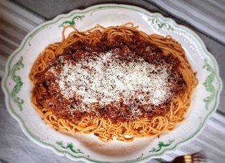 Μακαρόνια με σάλτσα Κιμά