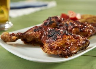 Μπουτάκια κοτόπουλου σε χειροποίητη σάλτσα barbeque