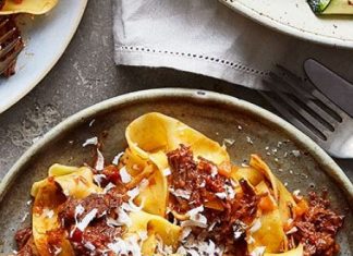 ραγου μοσχάρι με παπαρδέλες