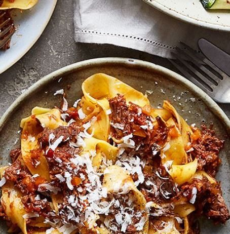 ραγου μοσχάρι με παπαρδέλες