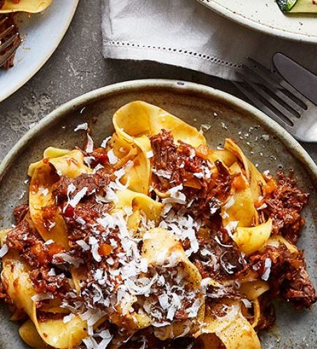 ραγου μοσχάρι με παπαρδέλες ραγου μοσχάρι με παπαρδέλες