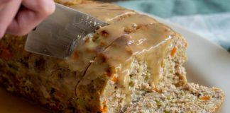 Ρολό κιμά γαλοπούλας με σάλτσα κρασιού ρολό κιμά γαλοπούλας με σάλτσα κρασιού