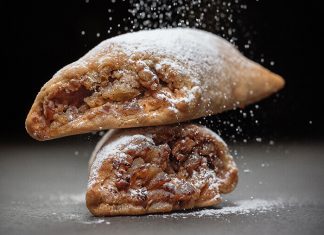 Αρμενικα μηλοπιτάκια με σταφίδα και καρύδια