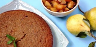 Κέικ κανέλας με ζεστή κομπόστα Αχλάδι