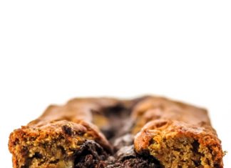 Κέικ με μαύρη Σοκολάτα στο κέντρο