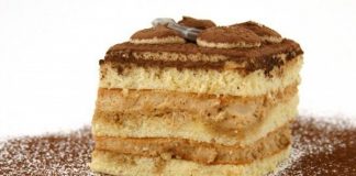 Κεικ με καρύδια και κρέμα