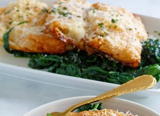 Κοτόπουλο με μαγιονέζα στο φόυρνο τυλιγμένο σε φύλλο κρουστας