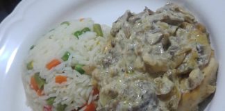 Κοτόπουλου με σάλτσα μανιτάρια και τυρί μοτσαρέλα στο φούρνο