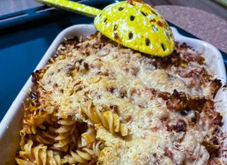 Μακαρόνια φούρνου με λουκάνικα και τυρι