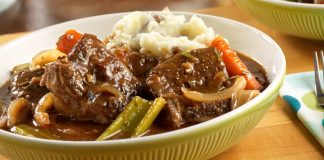 Μοσχάρι κατσαρόλας σε κόκκινο κρασί