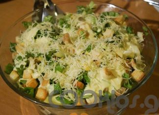 Σαλάτα με μαριναρισμένο κοτόπουλο και λεμονάτη σως