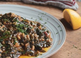 Σπανακόρυζο γιαχνί Σπανακόρυζο Γιαχνί