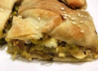 Σπιτική Πρασόπιτα με Φέτα & Χαλούμι