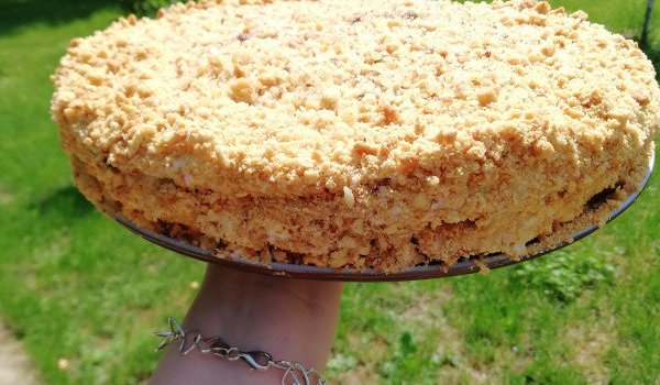 Τούρτα με Κρέμα και Μαρμελάδα Τούρτα με Κρέμα και Μαρμελάδα