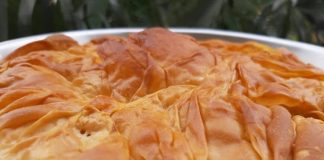 Τυρόπιτα με σουρωτά φύλλα