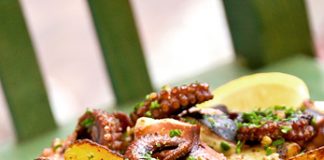 Χταπόδι σκορδάτο τραγανές πατάτες (Νηστίσιμο)