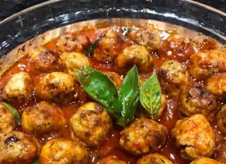 Κεφτεδάκια φούρνου με σάλτσα