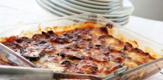 μελιτζάνες φούρνου με μοτσαρέλα και παρμεζάνα