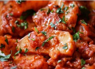 Πατάτες Φούρνου σε σάλτσα ντομάτας …. Νηστίσιμο