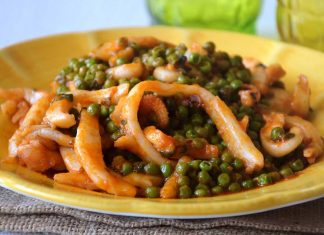 Πεντανόστιμες Σουπιές με Αρακά σουπιές με αρακα