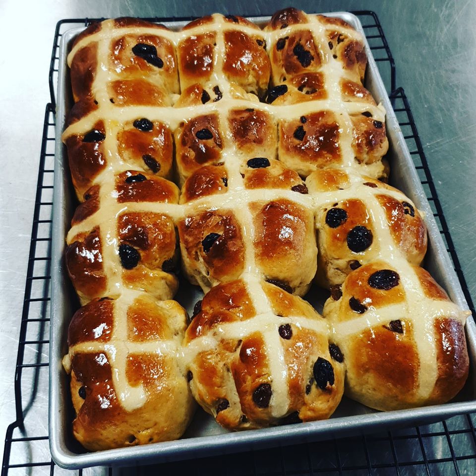 σταφιδόψωμο Σταφιδόψωμο με γλασο μαρμελάδας