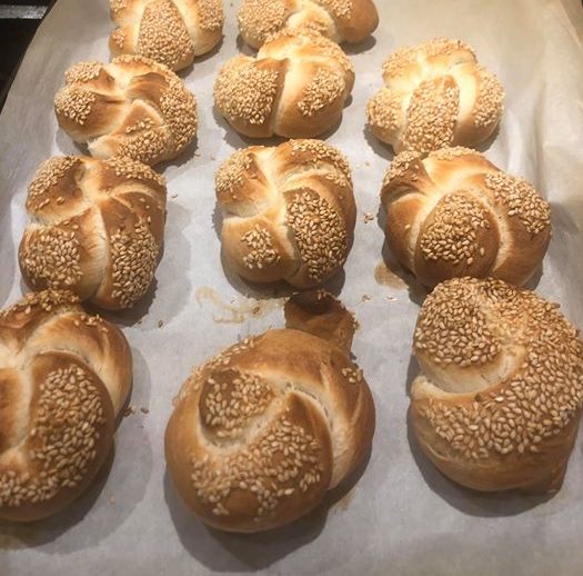 Ψωμάκια με σουσάμι Ψωμάκια με σουσάμι