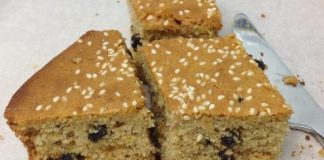 Ταχινόπιτα με σταφίδες και καρύδια