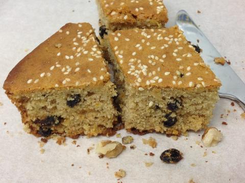 taxinopita Ταχινόπιτα με σταφίδες και καρύδια