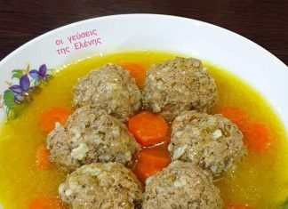 Γιουβαρλάκια Λεμονάτα: κοντινό πλάνο με τον πλούσιο λεμονάτο ζωμό.