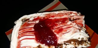 Γλυκό ψυγείου με γεύση προφιτερόλ