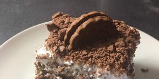 Καραμελένιο γλυκό ψυγείου με μπισκότα